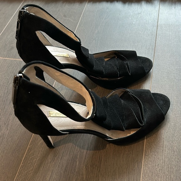 Louise et Cie Suede Peep Toe Ruffle Stiletto Zipper Heels Black Women Size 9.5 - Picture 4 of 16